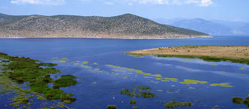 Vista dei laghi di Prespa dal villaggio di Mala Gorica, in Albania (rante_i /Flickr)