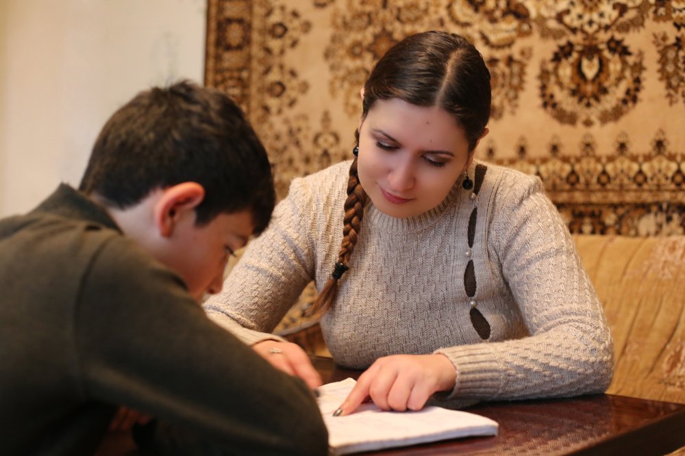 Alina da lezioni private sia di inglese che di russo - foto Armine Avetisyan