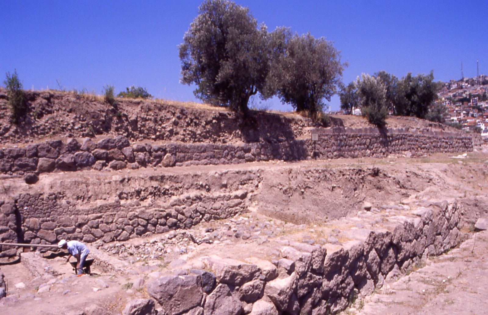 Ancient Izmir, walls of the archaic polis - Photo by F. Polacco
