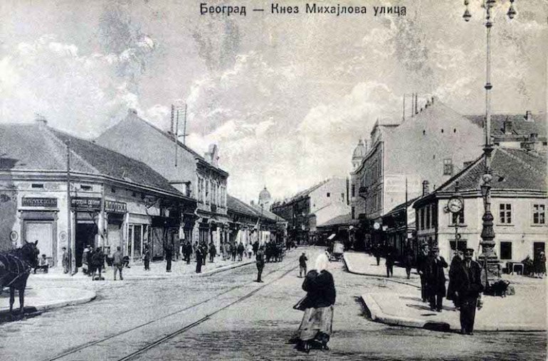 Cartolina d'epoca del 1920 che raffigura la via centrale Knez Mihailova a Belgrado