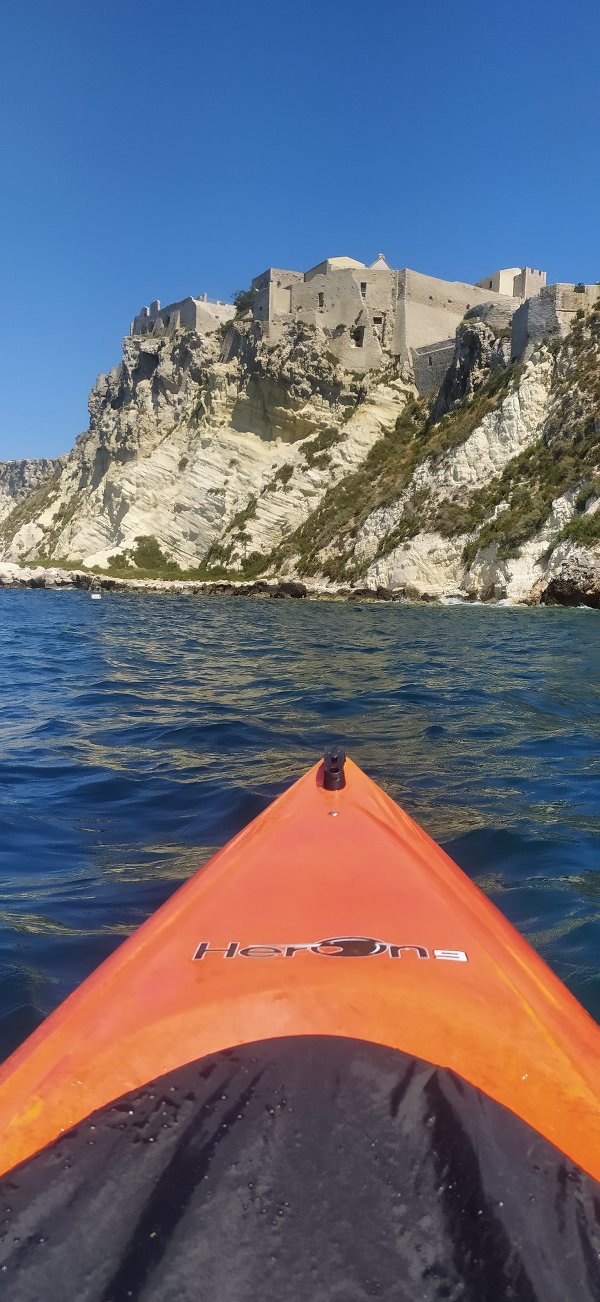 In Kayak attorno all'isola di San Nicola - foto di Fabio Fiori