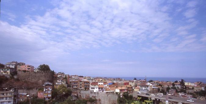 Lato orientale della 'trapeza' su cui sorse l'antica Trapezunte, oggi Trabzon, sulle sponde meridionali del Mar Nero- di Fabrizio Polacco
