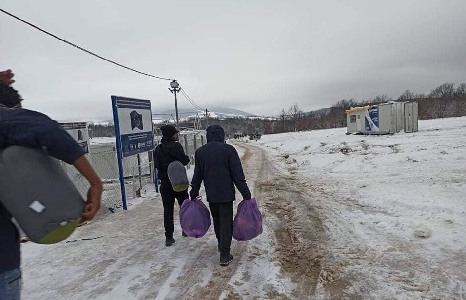 Gennaio 2021 - Migranti nel campo di Lipa (foto  © IPSIA)