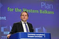 Olivér Várhelyi presenta il pacchetto allargamento 2020 per i Balcani occidentali - © Alexandros Michailidis/Shutterstock