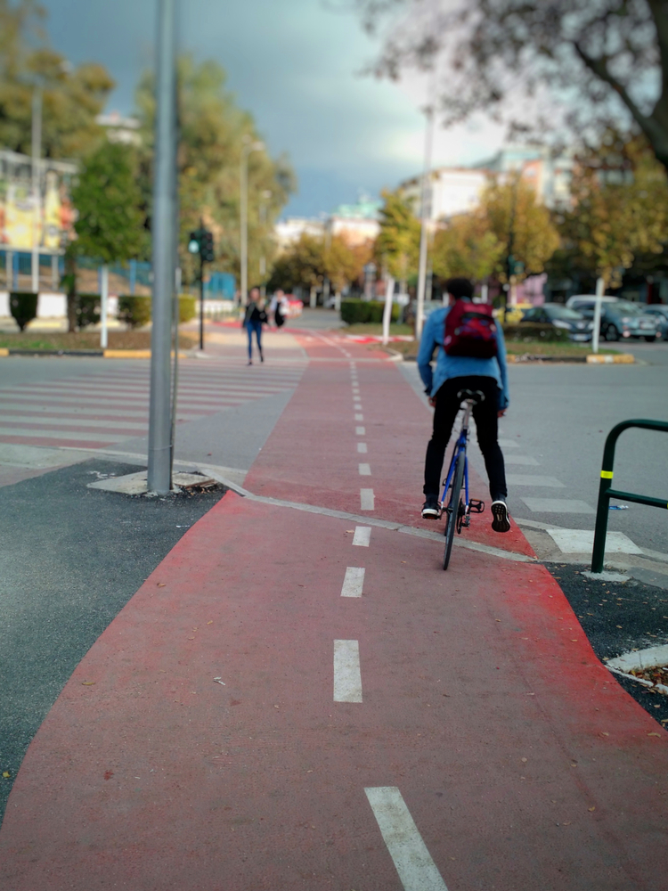 Pista ciclabile a Tirana, Albania - © Lumiere et compagnie/Shutterstock