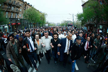 Raffi Hovanissian (with the yellow stripes tie) during the April 9 protests (PanARMENIAN Photos)