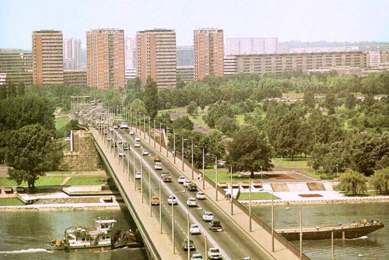 Una visuale su Novi Beograd in una foto d'epoca