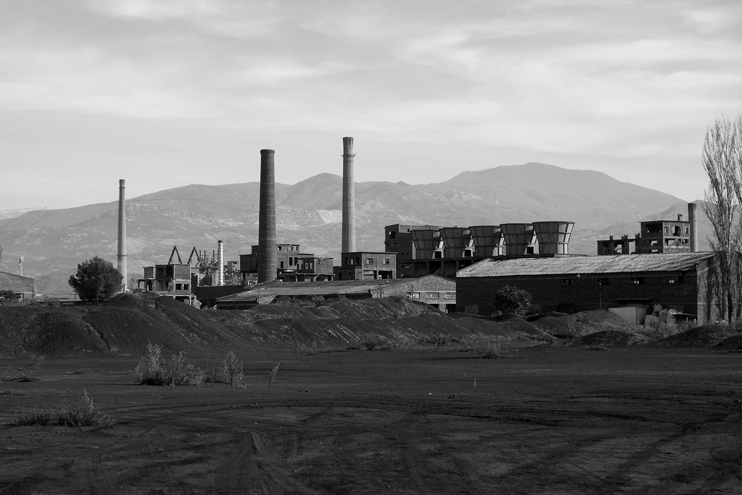 Uno dei grandi complessi industriale d’epoca comunista, oggi in disuso.