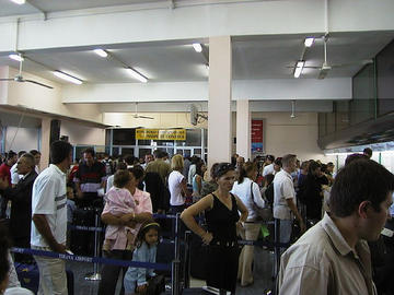 Tirana, aeroporto