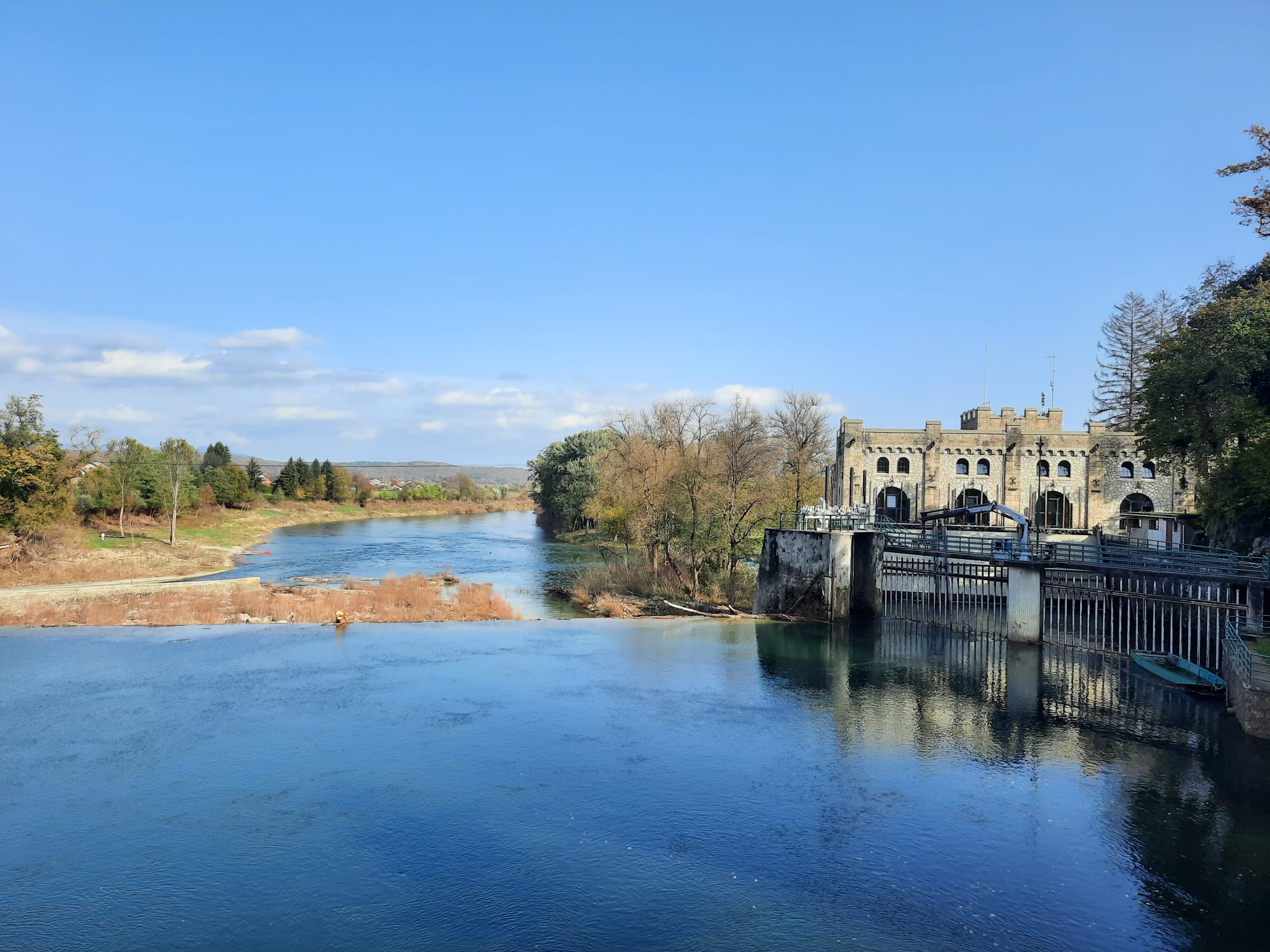 Centrale idroelettrica costruita al tempo degli Asburgo a Ozalj poco prima di Karlovac (Foto G. Vale)