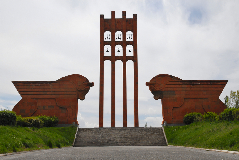 Armenia-Chiesa-e-Stato-si-scontrano-a-Sardarapat