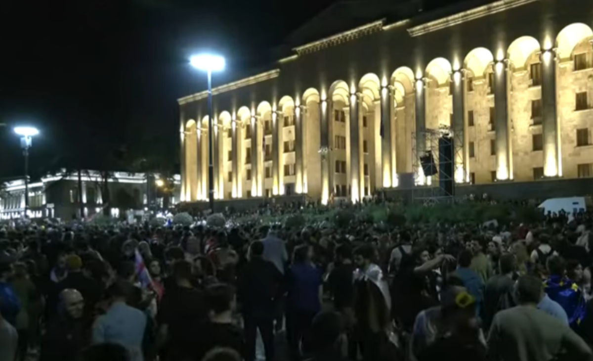 Georgia-dopo-gli-scontri-il-parlamento-sospende-i-lavori