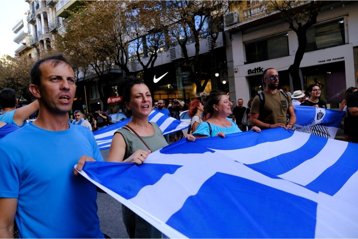 Obbligo-vaccinale-in-Grecia-protestano-i-sanitari