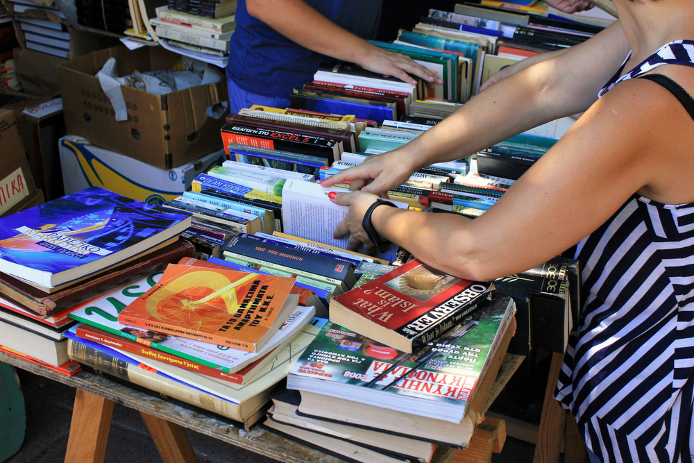 Mare-sole-e-un-buon-libro-abitudini-di-lettura-in-Grecia-e-Croazia