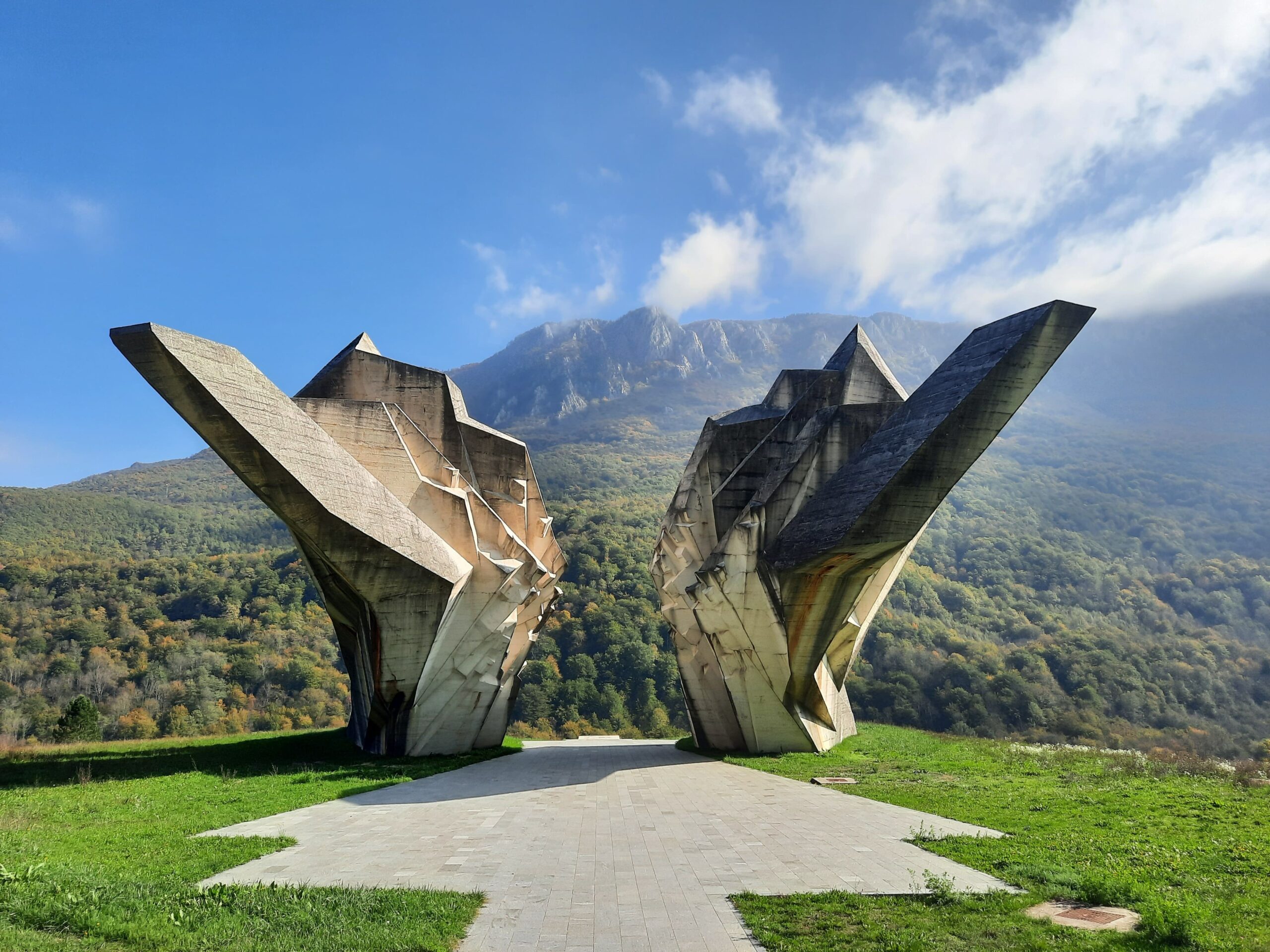 Memorijalni kompleks Tjentište Memorijalni kompleks Tjentište