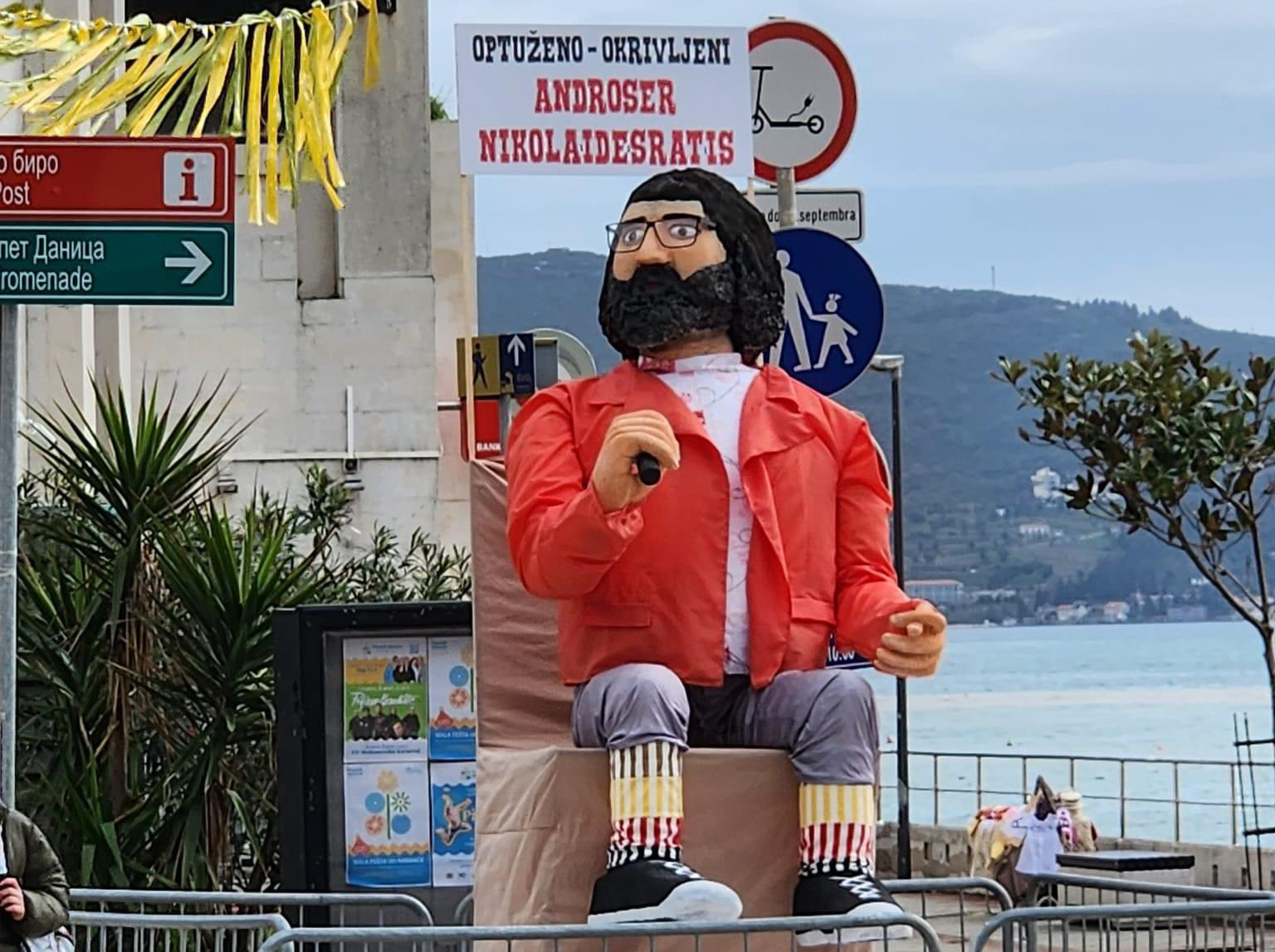 Crna-Gora-Spaljivanje-pisca-kao-karnevalski-performans