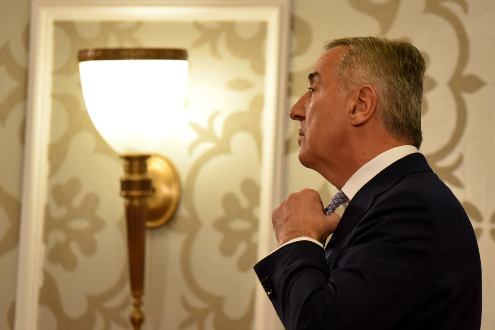 Montenegro-si-stringe-il-cerchio-attorno-a-Dukanovic