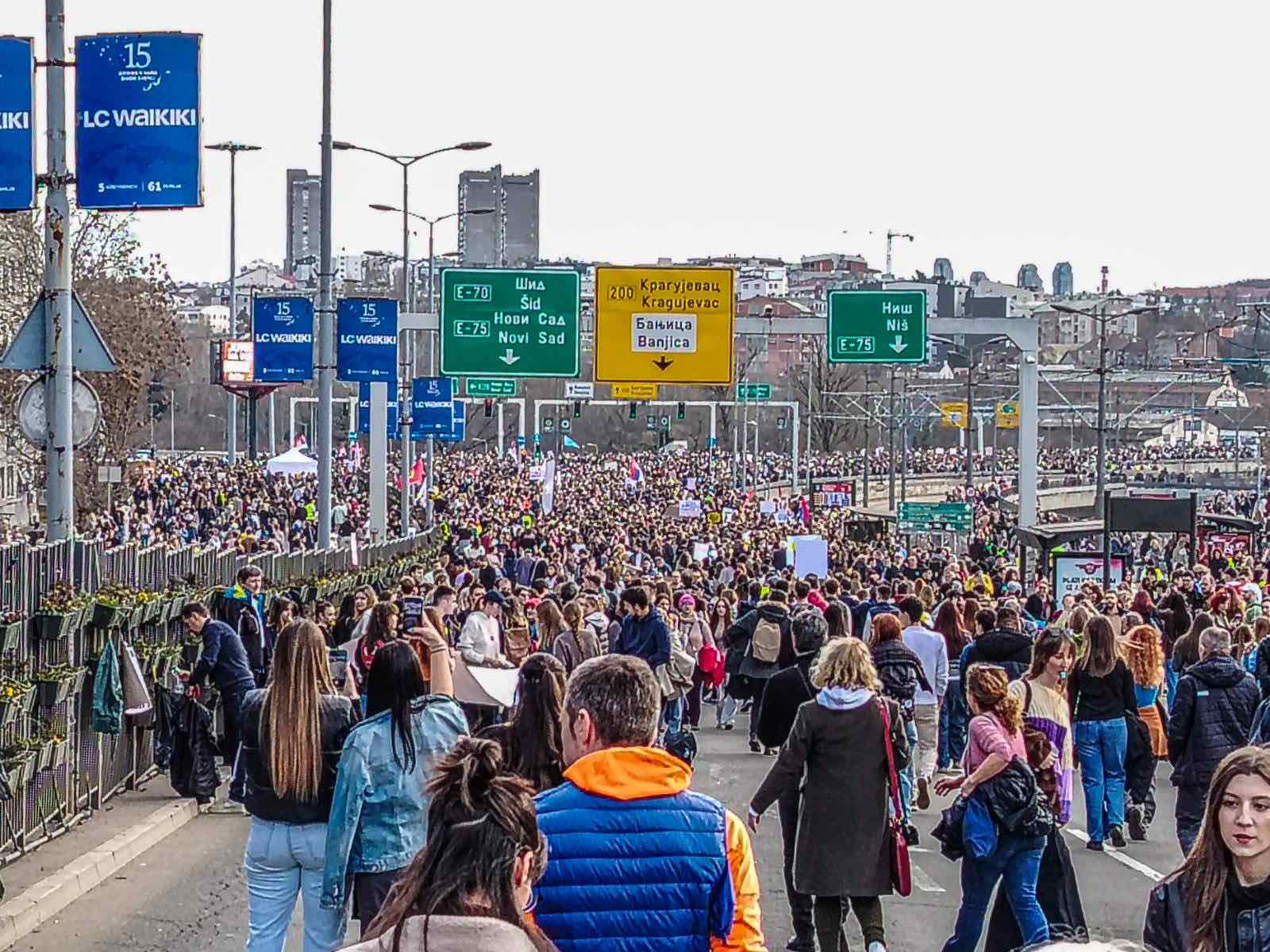 Serbia-l-UE-e-la-responsabilita-di-sostenere-le-proteste-degli-studenti