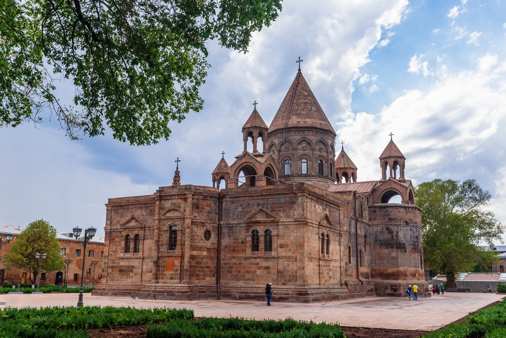 Arcivescovi-armeni-accusati-di-ordire-un-golpe