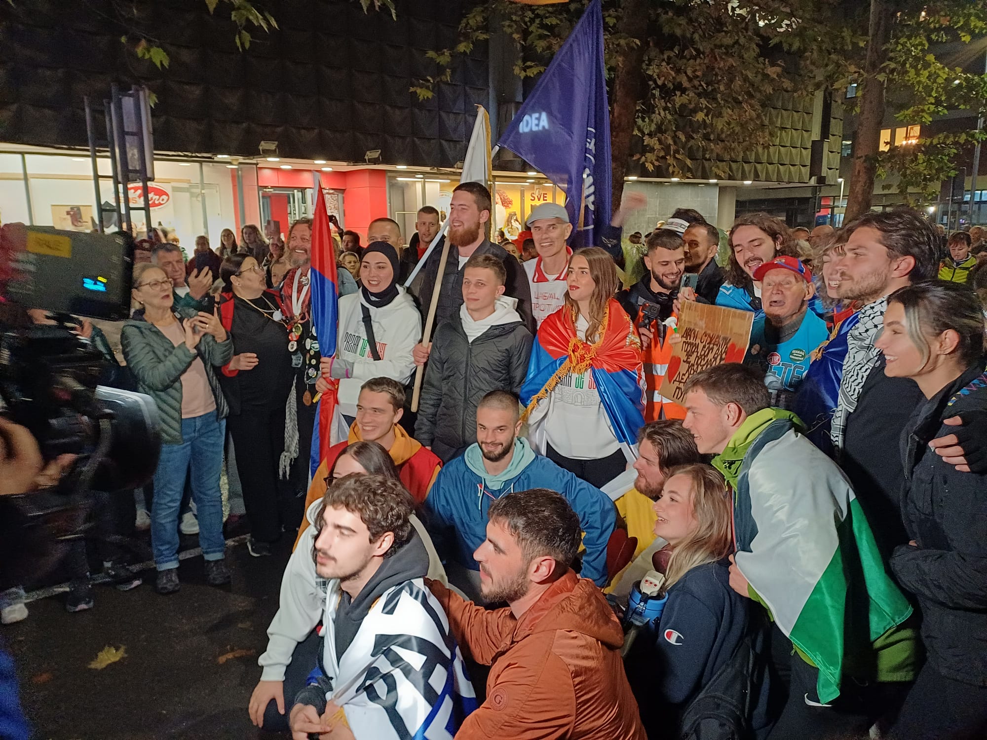 L'arrivo e l'accoglienza dei giovani di Novi Pazar a Valjevo, Serbia - foto D. Nenadić