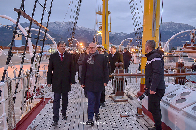 Montenegro-fantasmi-del-passato-sulla-strada-europea