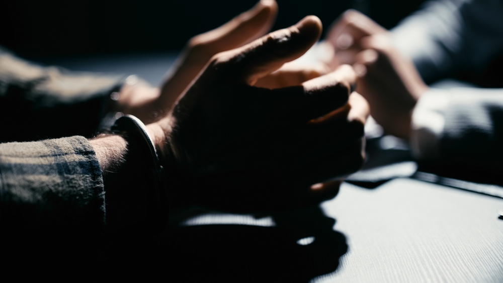 Strette-di-mano-a-Washington-manette-a-Baku