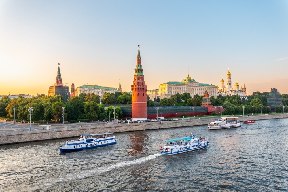 The-Russian-Hawks-and-the-Kremlin